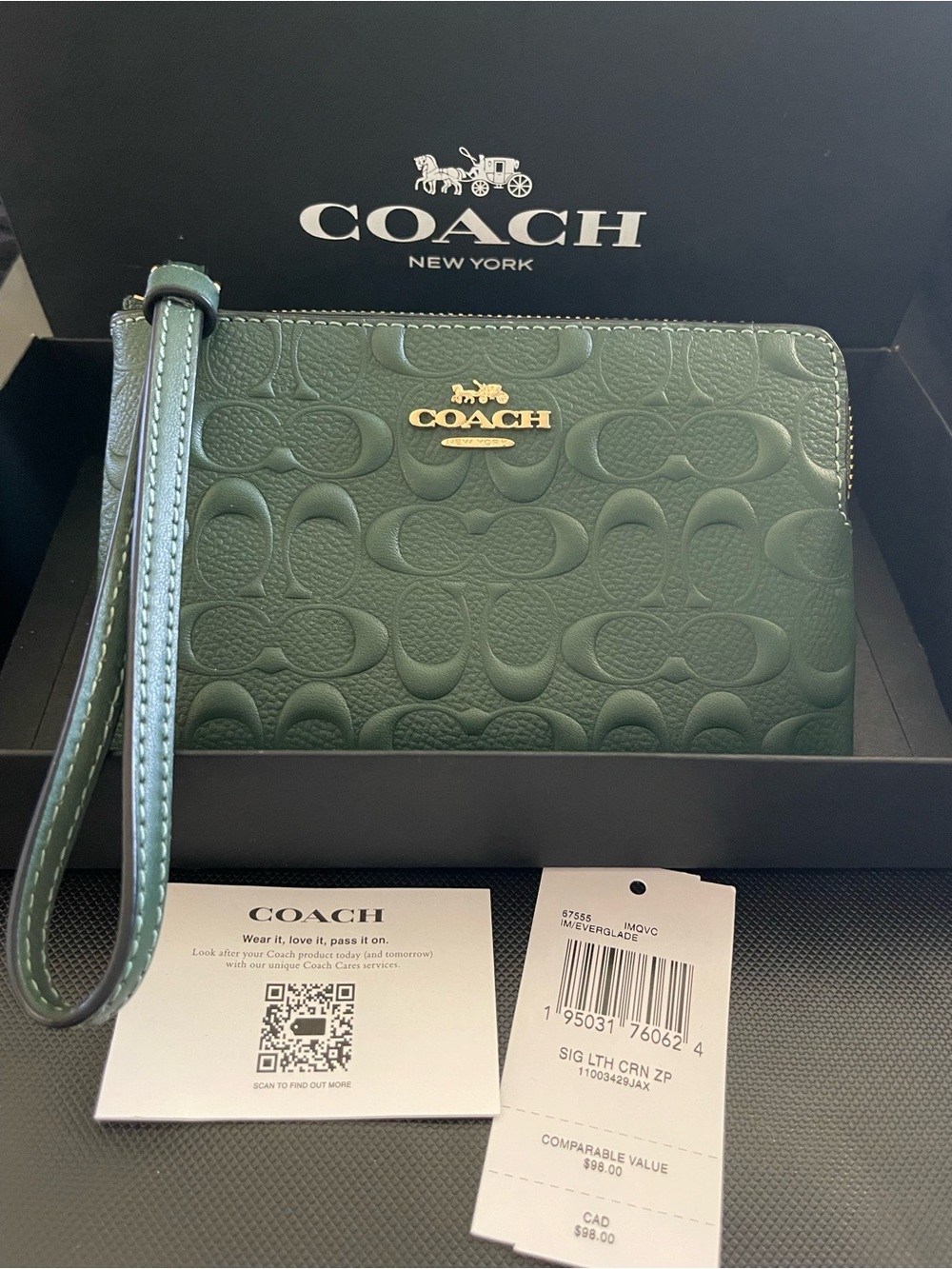 NWT Coach Corner Zip Signature Embossed Wristlet